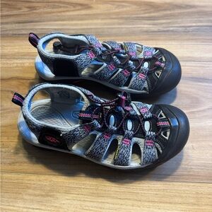 KEEN Women's Black and Pink Athletic Sandals
